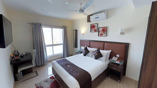 Breeze Suites Transit Hotel