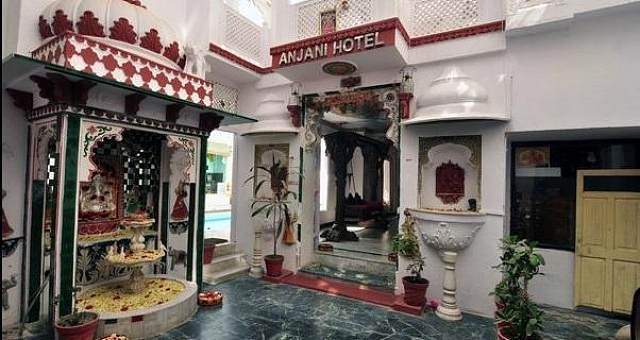 Anjani Hotel (With Swimming pool)