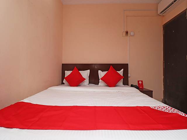 OYO Flagship 44026 Samrudhi Residency