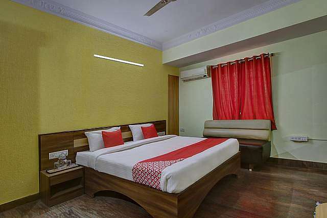 OYO 24259 Hotel Blue Inn