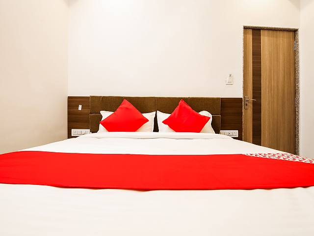 OYO 60873 Hotel Krishna Royal Residency