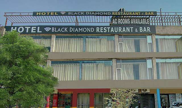 Treebo Trend Black Diamond