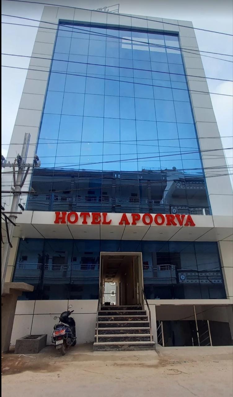 Iroomz Hotel Apoorva